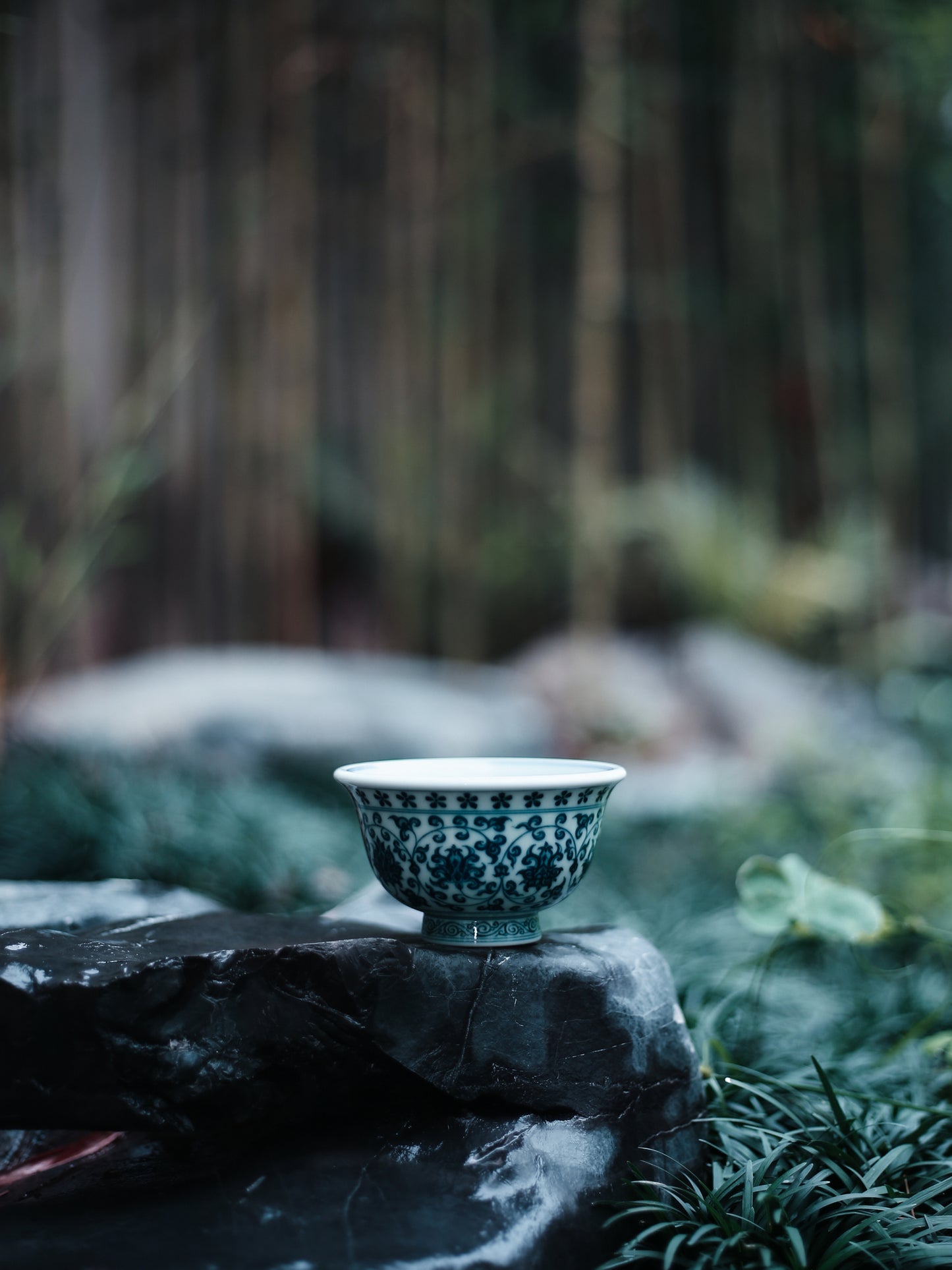 Oriday Blue and White Press Cup, hand drawn antique blue and white porcelain, thickened ceramic, entwined lotus master cup