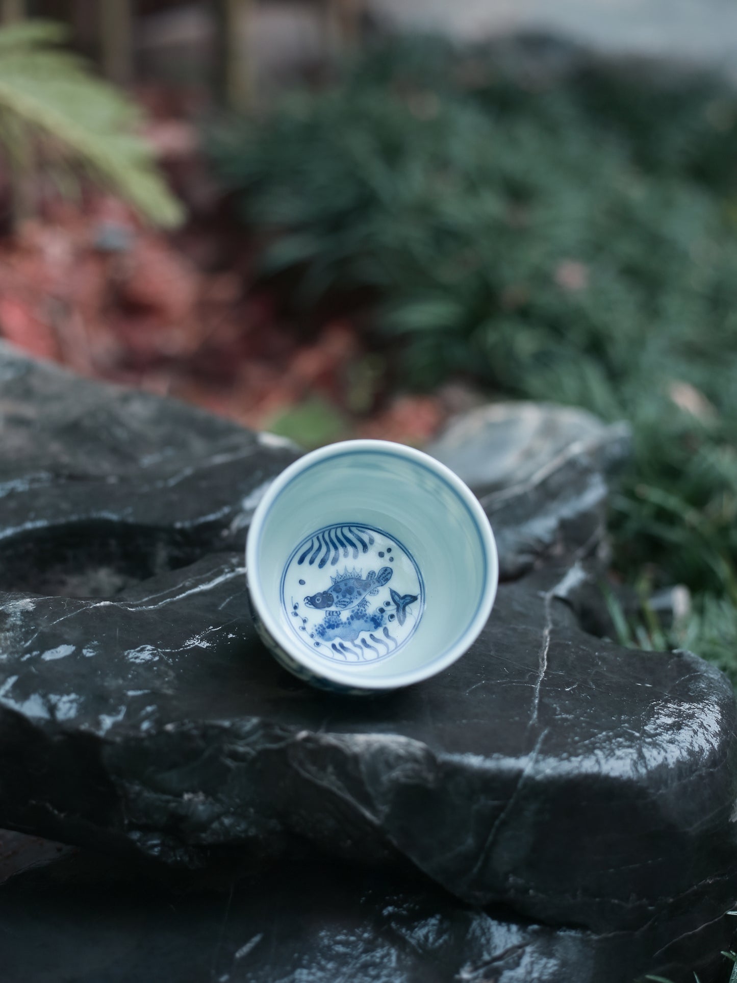 Oriday retro blue and white ceramic kung fu tea cup, blue and white fish and algae stove stone cup, master cup, high-end underglaze color personal tea drinking cup, Chinese style tea cup
