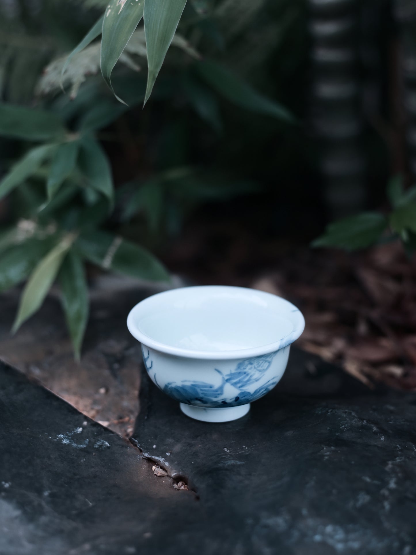 Oriday hand-painted blue and white crabs, eight directions, financial pressure, hand cup, household ceramic cup, tea bowl, tea cup, tasting cup, master cup