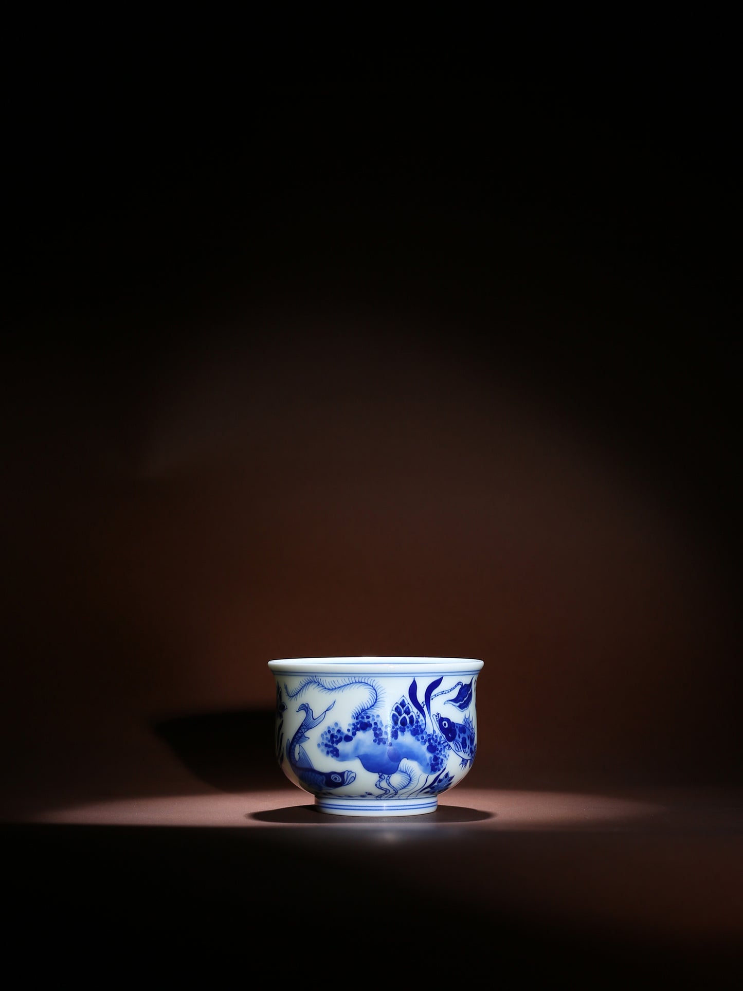 Oriday retro blue and white ceramic kung fu tea cup, blue and white fish and algae stove stone cup, master cup, high-end underglaze color personal tea drinking cup, Chinese style tea cup