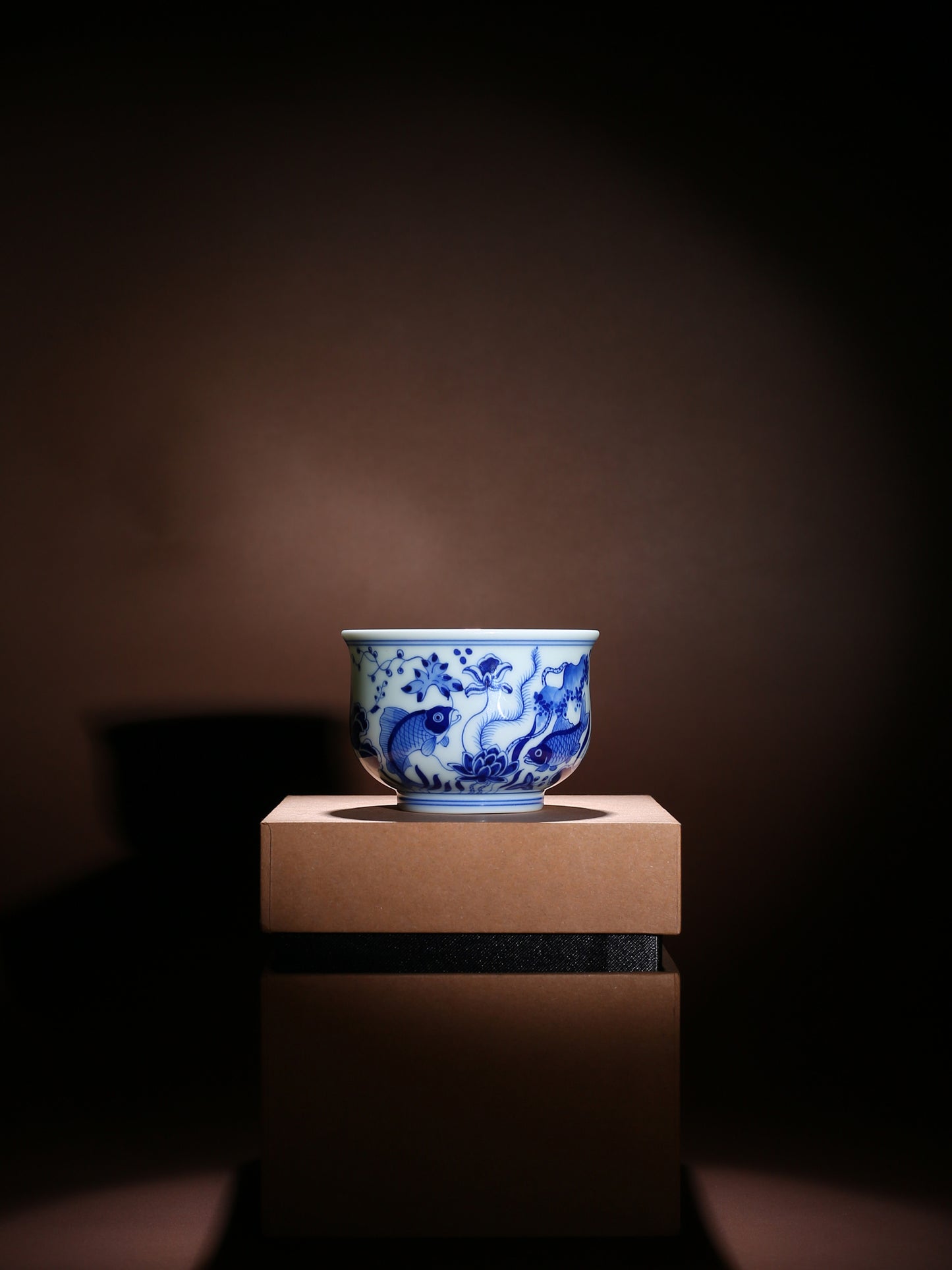 Oriday retro blue and white ceramic kung fu tea cup, blue and white fish and algae stove stone cup, master cup, high-end underglaze color personal tea drinking cup, Chinese style tea cup