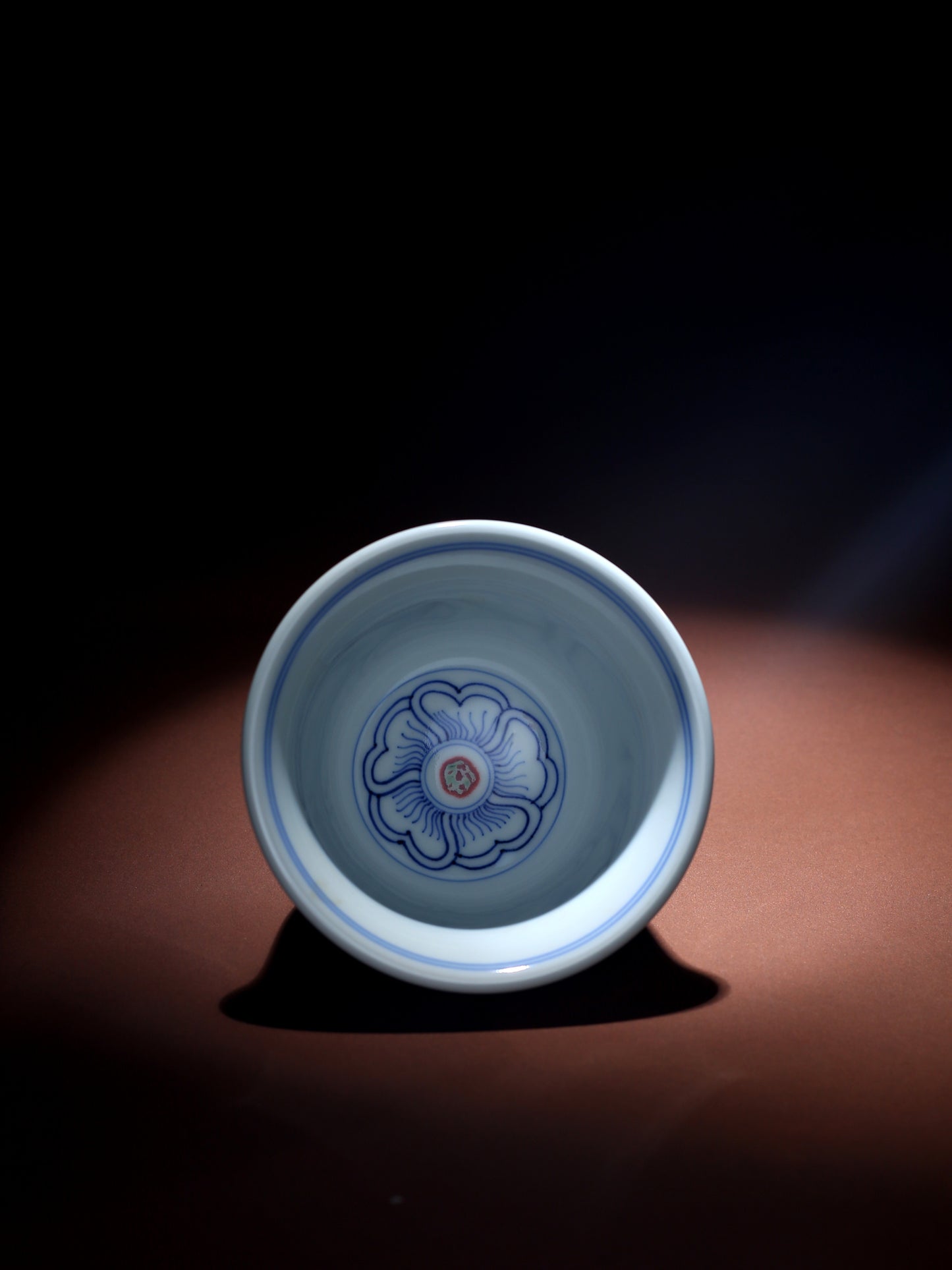 Oriday imitation blue and white glazed red entwined lotus pressed hand cup master cup ceramic tea cup tea set large bubble tea pot antique tea set