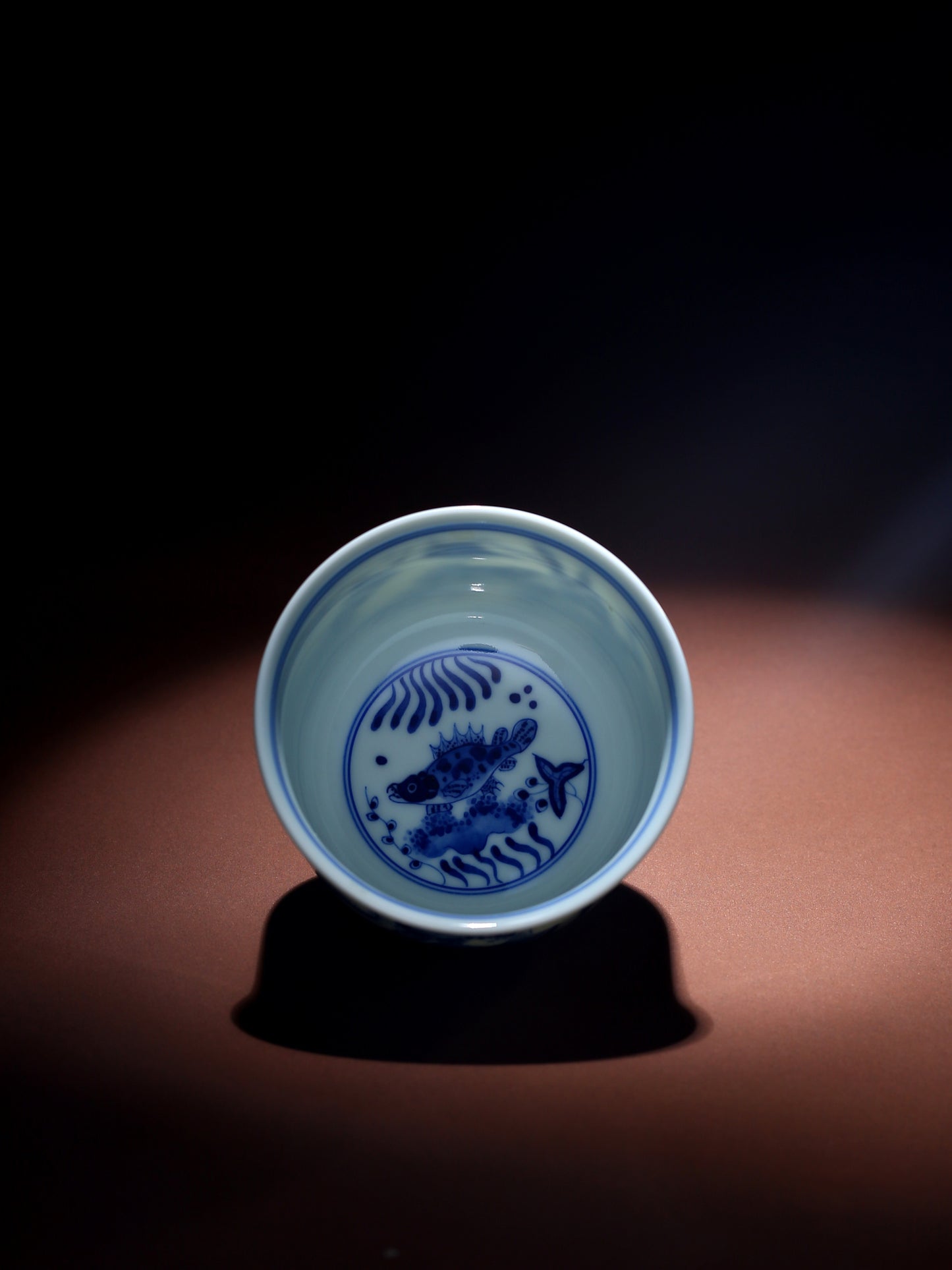 Oriday retro blue and white ceramic kung fu tea cup, blue and white fish and algae stove stone cup, master cup, high-end underglaze color personal tea drinking cup, Chinese style tea cup
