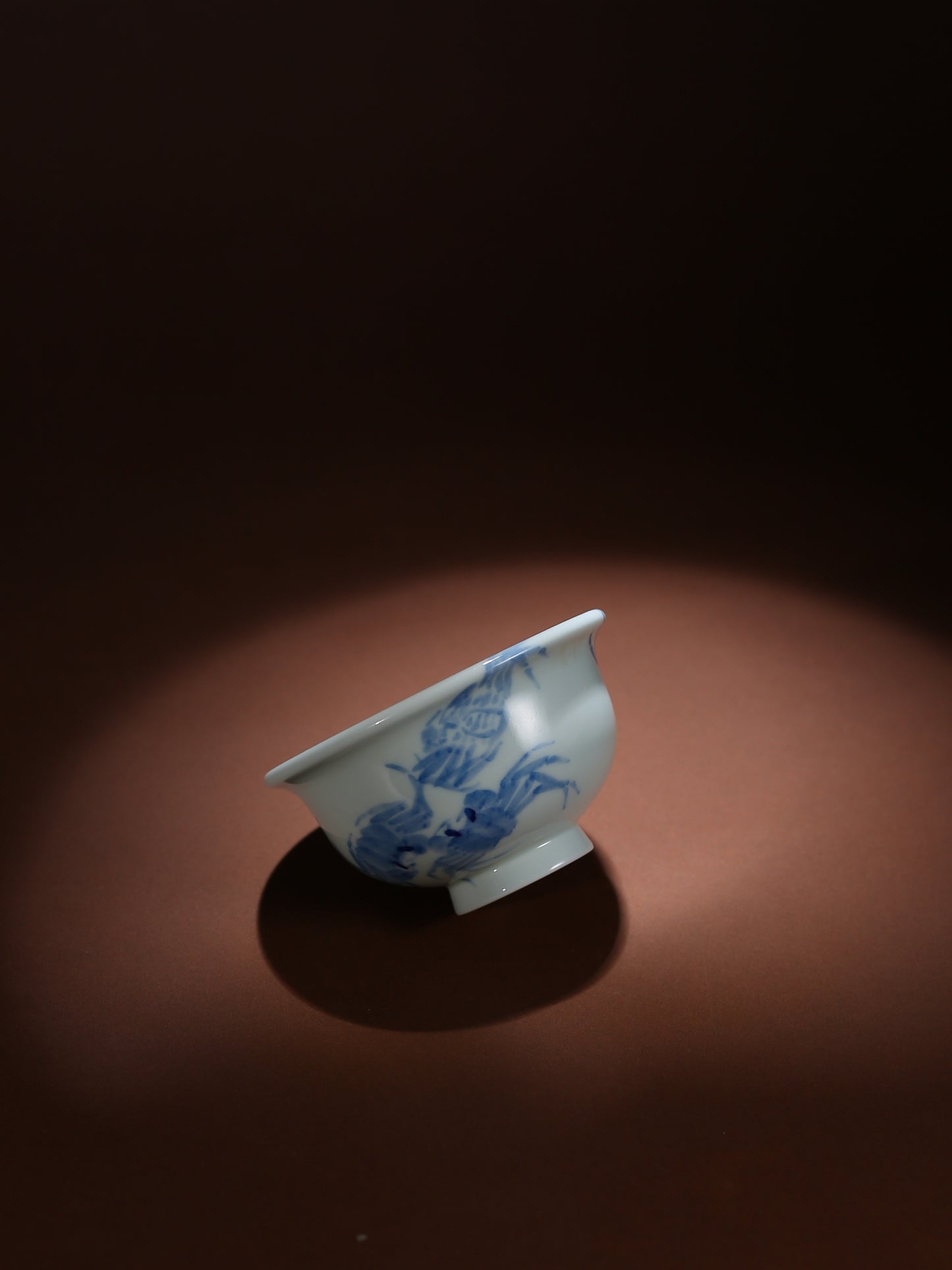 Oriday hand-painted blue and white crabs, eight directions, financial pressure, hand cup, household ceramic cup, tea bowl, tea cup, tasting cup, master cup